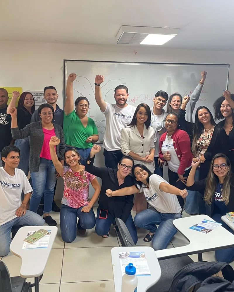Turma comemorando o fim de um treinamento da Meizon RH